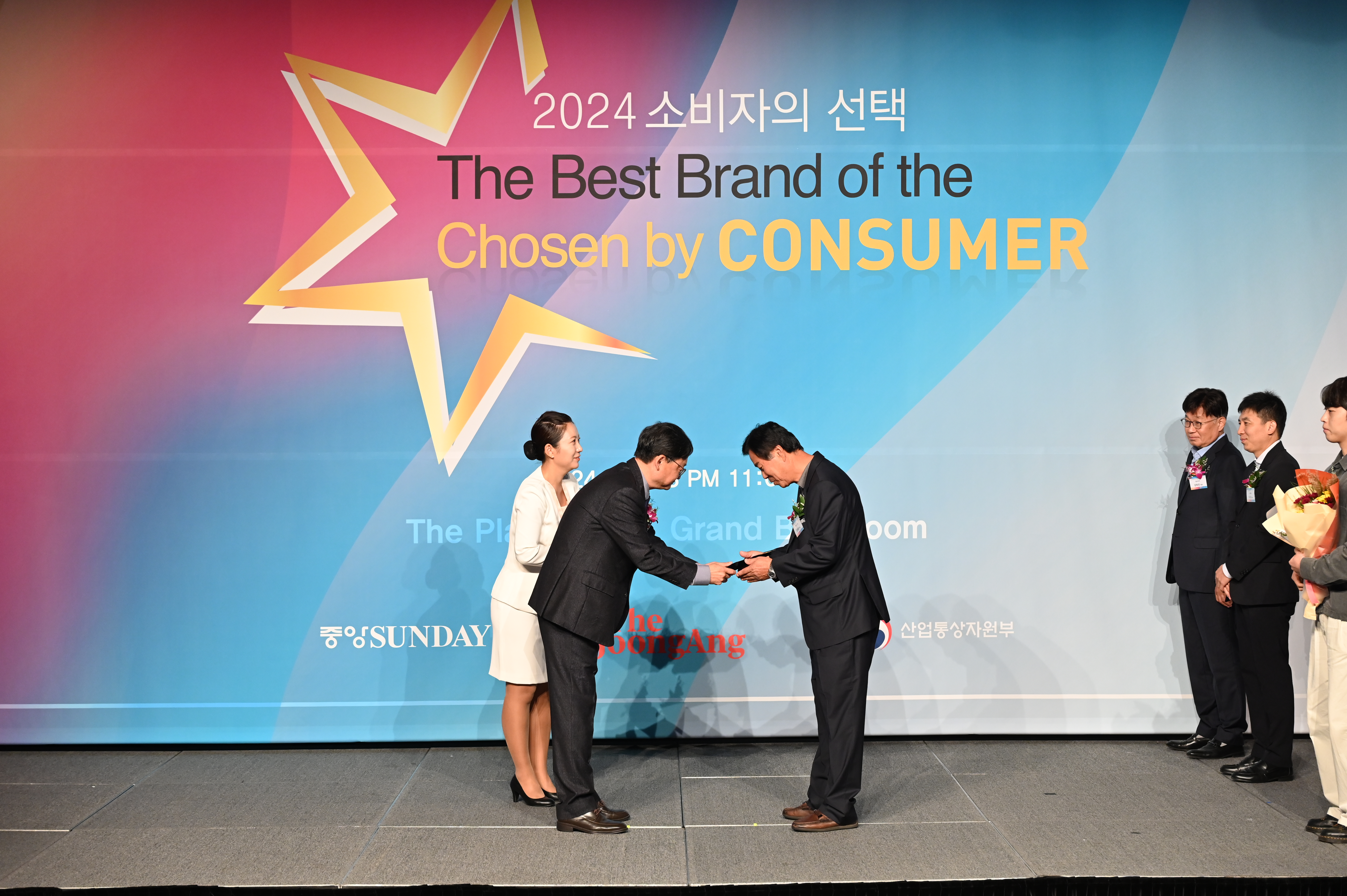 ※2024소비자의 선택 창호재 부문 대상 - 로이시리즈- 5년연속수상